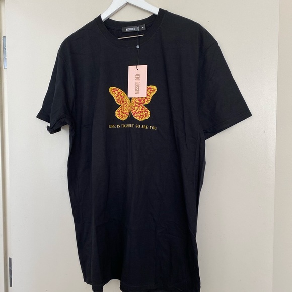 🦋 Black Butterfly Graphic T-Shirt - Picture 5 of 5